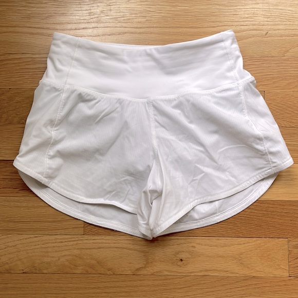 lululemon athletica Pants - EUC Lululemon speed up short, 2.5 inseam.